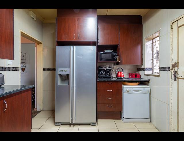 3 BEDROOM FREEHOLD FOR SALE IN DINWIDDIE